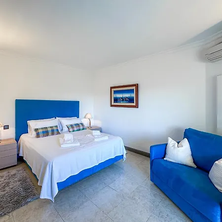 Luxury Penthouse Wstunning Sea Views, Walk To Gale