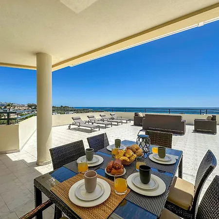 Luxury Penthouse Wstunning Sea Views, Walk To Gale