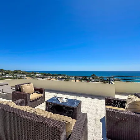 Luxury Penthouse Wstunning Sea Views, Walk To Gale