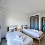 Luxury Penthouse Wstunning Sea Views, Walk To Gale Lägenhet