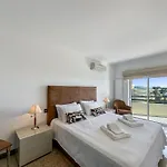 Luxury Penthouse Wstunning Sea Views, Walk To Gale *
