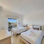 Luxury Penthouse Wstunning Sea Views, Walk To Gale Lägenhet Albufeira
