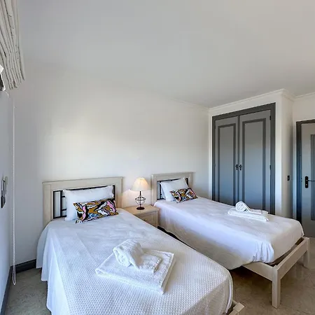Luxury Penthouse Wstunning Sea Views, Walk To Gale Διαμέρισμα